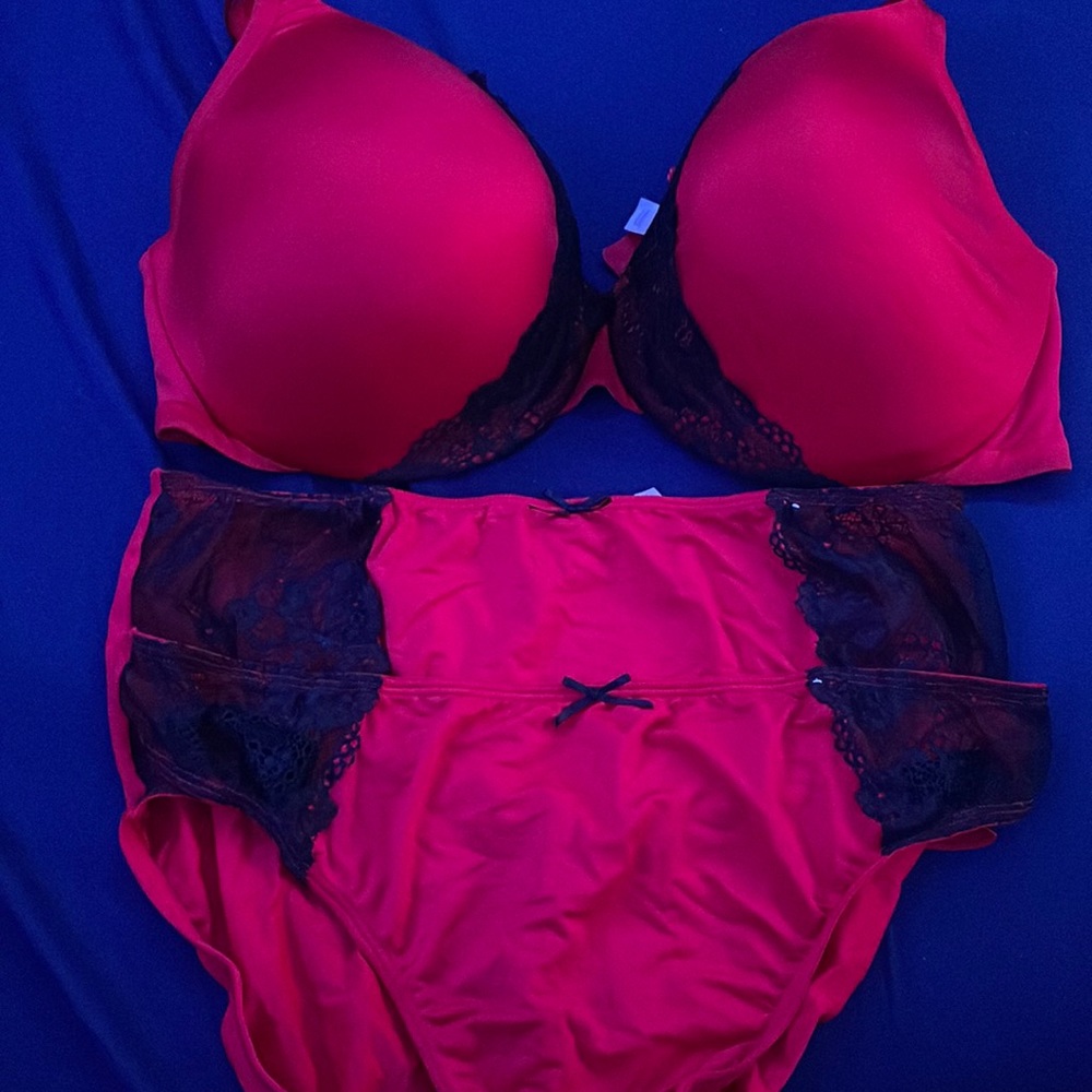 Cacique Full Coverage Bra with matching bottoms